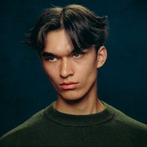 TEXTURED MIDDLE PARTING