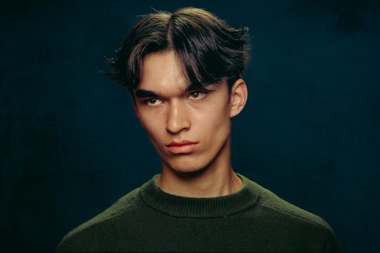 TEXTURED MIDDLE PARTING